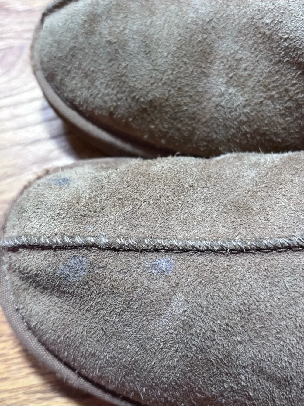 UGG Tasman Chestnut Suede Sheepskin Slippers Youth  Size 4